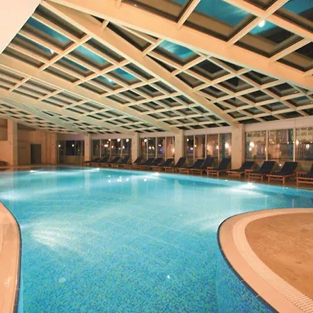 Resort Side Mare &
